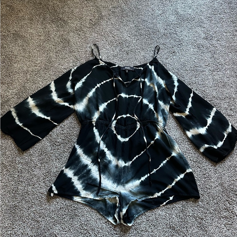 Lulu’s Black and White Tie-Dye Romper | Size Small